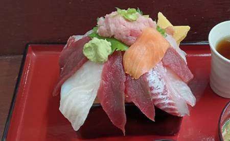 オモウマい店、川崎のデカ盛り海鮮丼のお店「海鮮重 御殿様」の御殿様重1000円