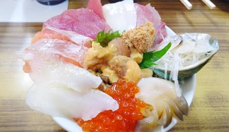 オモウマい店、北海道苫小牧市「マルトマ食堂の海鮮丼」