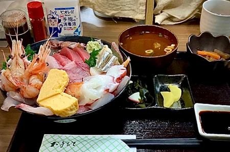 オモウマい店、愛知県名古屋市「やっとる？の特製海鮮丼」