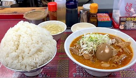 オモウマい店「茨城県牛久市のとん平定食」２