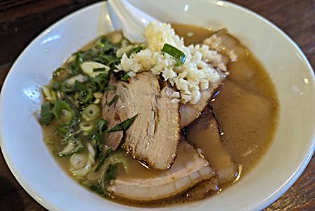 オモウマい店、大阪府八尾市「ラーメン仁204のニンニクラーメン900円」